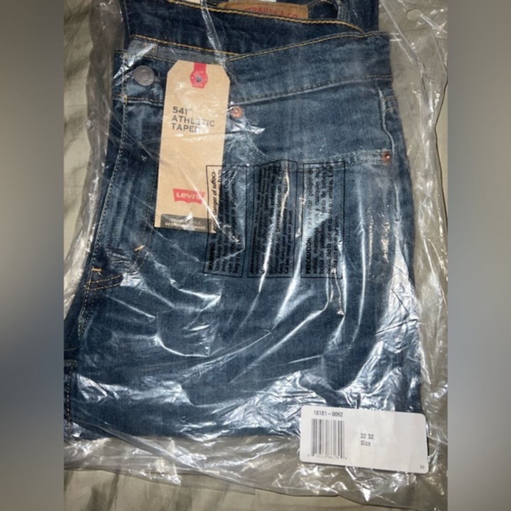 541 Levi’s athletic taper jeans NWT - Picture 2 of 3